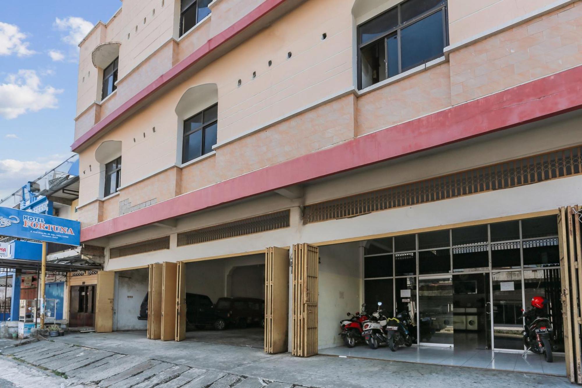 Hotel Fortuna Parepare Exterior foto