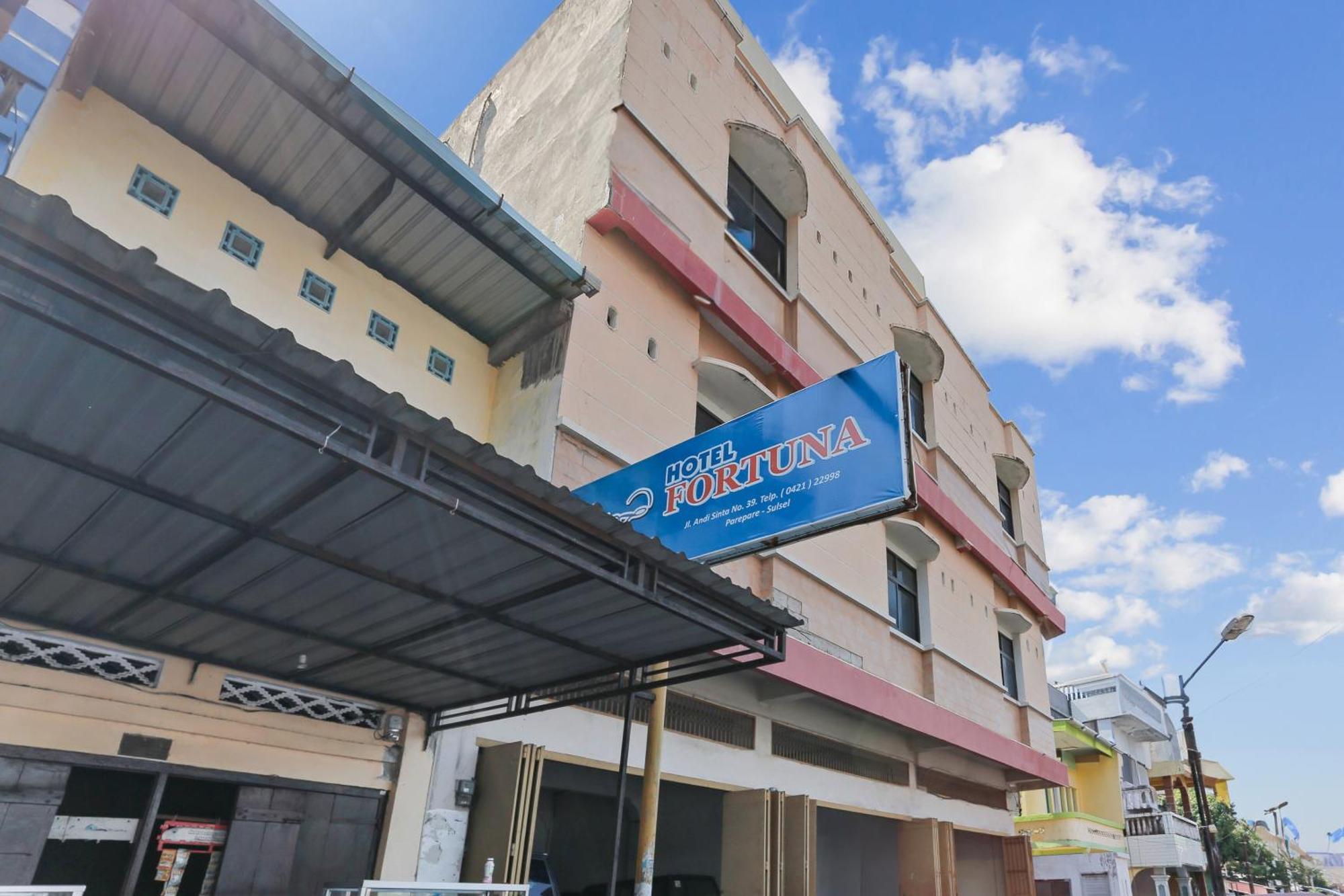 Hotel Fortuna Parepare Exterior foto